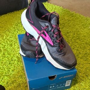 Brooks Divide 2 Women's Athletic Shoes - Gray and Pink